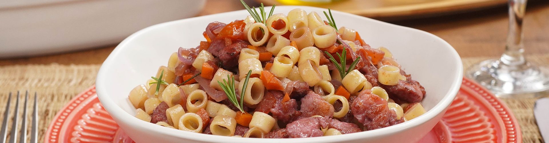 Macarrão com Molho de Linguiça Toscana