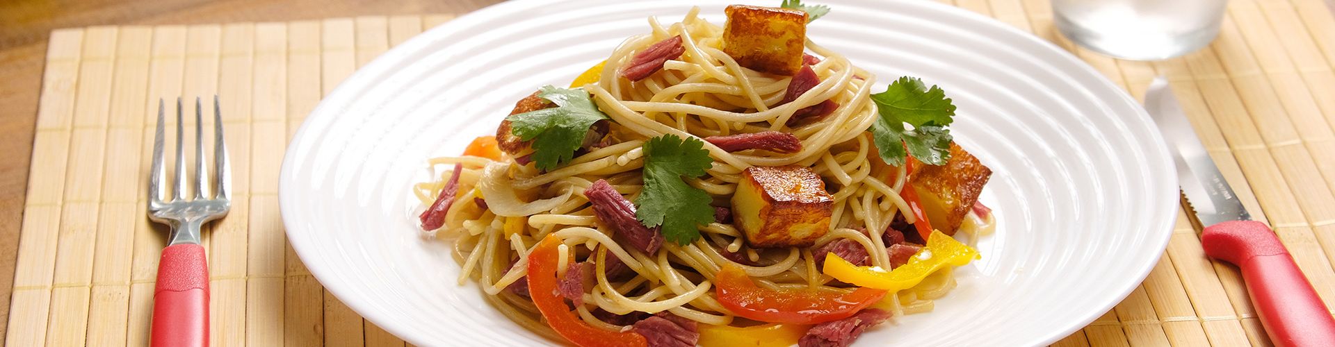 Macarrão com Carne de Sol e queijo coalho