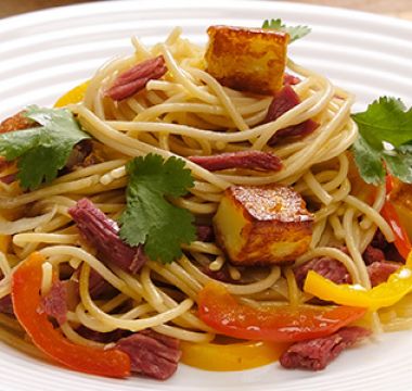Receita Macarrão com Carne de Sol e queijo coalho